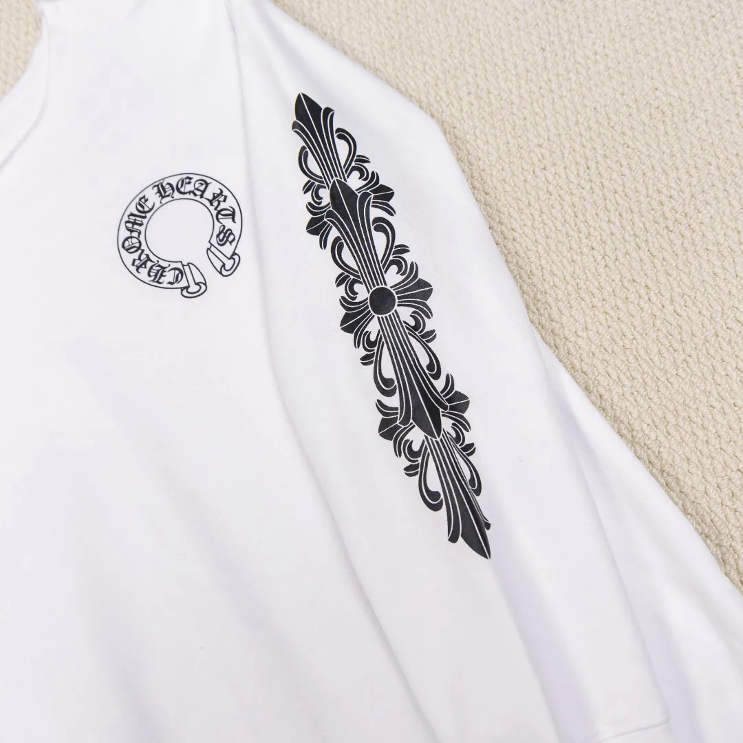 P190 Chrome Hearts/Chrome Hearts CH arm cross horseshoe Sanskrit off-shoulder round neck sweatshirt for women. Selected Xinjiang Chinese cotton fabric. The texture is delicate and soft, gentle and non-prickly. The loose version is not tight. It is an indispensable wardrobe item for goddesses!  Color: White Size "S M L